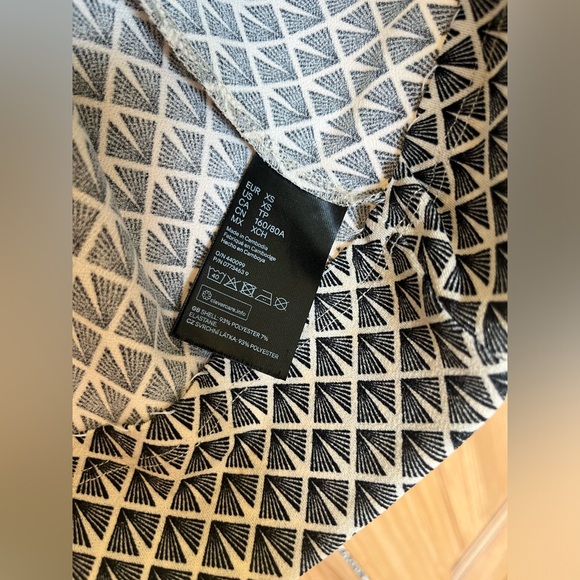 H&M Patterned Short Sleeve Dress XS - Picture 5 of 9